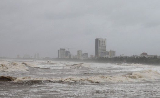 Thời tiết đêm 9/11: Nhiều khu vực có mưa dông, đề phòng lốc, sét và gió giật mạnh