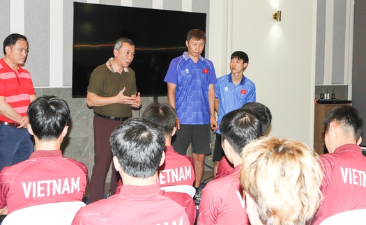 Chủ tịch VFF tiếp sức cho đội U22 Việt Nam trước trận bán kết gặp Philippines