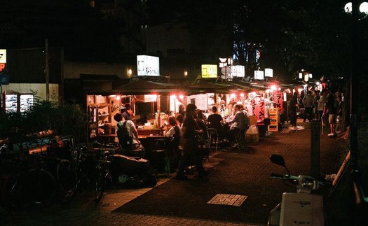 Đâm dao tại địa điểm giao lưu của nhóm nhạc nữ thần tượng HKT48