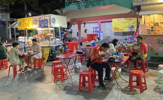 Thư Bangkok: Mưu sinh những ngày đại hội