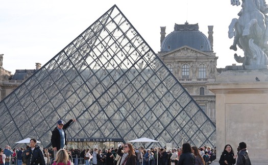 Bảo tàng Louvre, Pháp lại đóng cửa