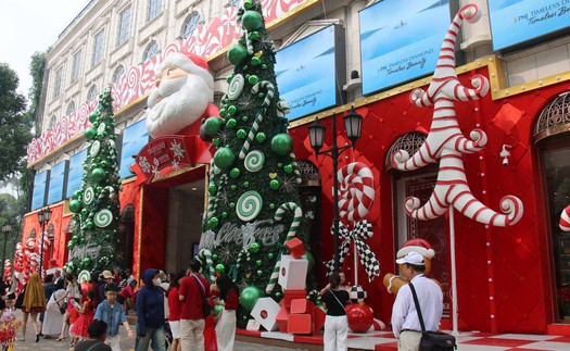 Rộn ràng không khí Giáng sinh 2025 tại TP HCM