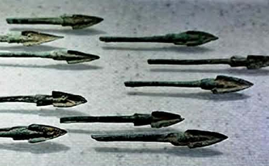 Văn hóa Đông Sơn - Chiến tranh và Hòa bình (kỳ 42 & hết): Câu chuyện về mũi tên đồng ba cạnh và tấm khiên giao long