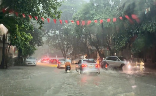 Mưa lớn cục bộ tại khu vực Trung Bộ và Nam Bộ