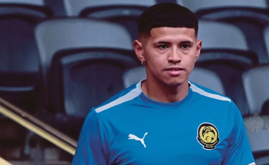 Cầu thủ nhập tịch Malaysia vẫn thi đấu dù bị FIFA treo giò, ‘nhân vật chính’ chưa lên tiếng