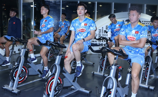 Tin nóng bóng đá Việt Nam hôm nay 27/12: U23 Việt Nam loại một cầu thủ vào ngày 30/12; Hoàng Đức khen Đình Bắc sau khi nhận Quả bóng vàng