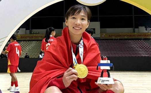 Tiền vệ Thùy Trang chính thức lên tiếng sau lễ trao giải Quả bóng Vàng Việt Nam, có hành động đầy ý nghĩa