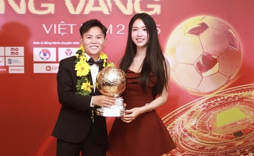 Hotgirl bóng đá Việt Nam khiến dân mạng ngưỡng mộ vì nhan sắc tuyệt đỉnh khi đứng cạnh Quả bóng vàng Việt Nam 2025