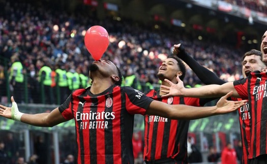 Nkunku lập cú đúp, Milan tạm chiếm ngôi đầu Serie A