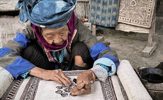 Làng dệt Lùng Tám – Nơi những sợi lanh kể câu chuyện của cao nguyên đá Đồng Văn