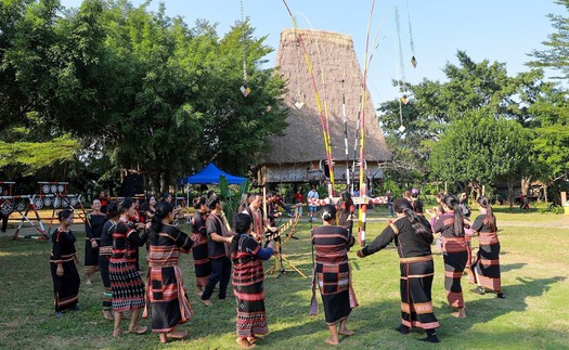 Không gian văn hóa Cơ Tu tại Làng Văn hóa - Du lịch các dân tộc Việt Nam