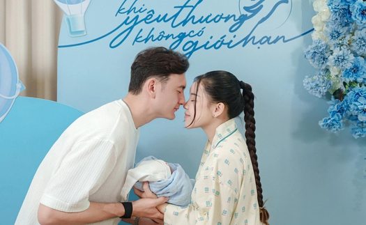 Thủ môn Đặng Văn Lâm cùng vợ Yến Xuân hạnh phúc ngày đón 'quý tử', nhận ngàn lời chúc mừng