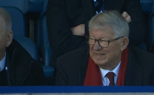 Sir Alex Ferguson phản ứng bất ngờ trước màn trình diễn tệ hại của MU trong hiệp một trước Everton