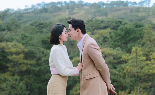 Bích Ngọc lên tiếng khi bị nghi "phim giả tình thật" với Thuận Nguyễn