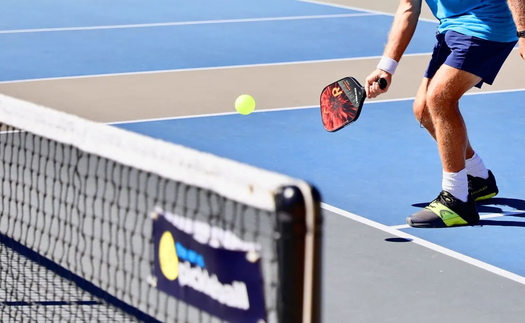Đột quỵ khi chơi pickleball, dấu hiệu và cách phòng tránh