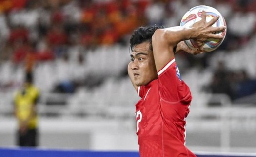 Sao Indonesia thể hiện ‘tuyệt kỹ’ ném biên ở Thái Lan, giành ngay giải thưởng cá nhân và được khen ngợi