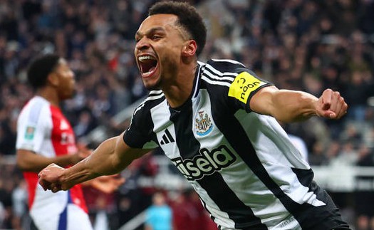 Newcastle thắng đậm Arsenal để vào chung kết cúp Liên đoàn Anh 