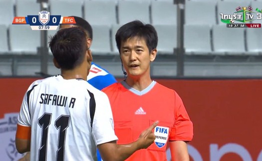 1 tháng sau chung kết AFF Cup, trọng tài Hàn Quốc tái xuất ở Thái Lan khiến CĐV xứ chùa vàng tranh cãi