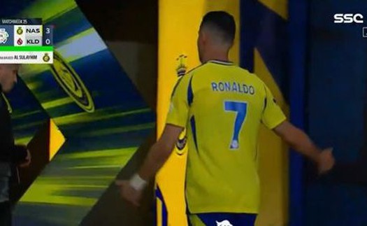 Ronaldo nổi giận, bỏ thẳng vào đường hầm dù cán mốc 928 bàn trong sự nghiệp