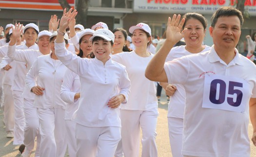 Tích cực rèn luyện thể thao, xây dựng lối sống lành mạnh
