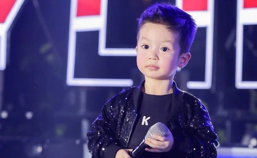 Bằng Kiều cùng con trai đu trend Soobin Hoàng Sơn gây sốt mạng xã hội