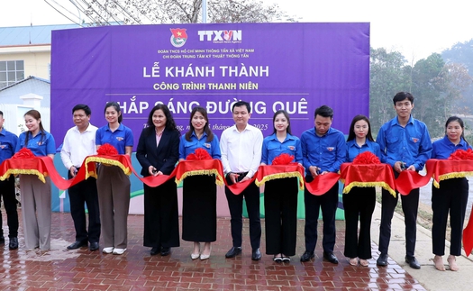 Đoàn thanh niên TTXVN "Thắp sáng đường quê" tại Tuyên Quang