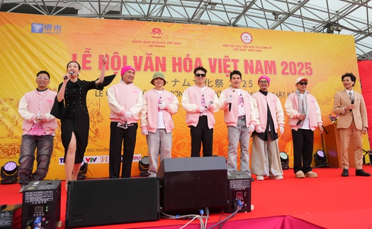 5.000 khán giả Osaka "cháy" hết mình cùng dàn "anh tài" nhóm Nhà trẻ