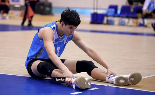 Chuyền hai hay nhất bóng chuyền Việt Nam bật khóc giữa sân đấu vì cú sốc lớn nhất cuộc đời