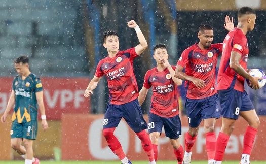 Sút, sút đi, V-League của những siêu phẩm!