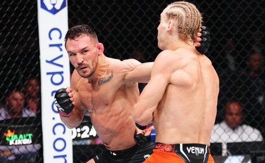 Chandler thua đau Pimblett, dính vết cắt kinh hoàng trước mặt Tổng thống Trump, khiến McGregor mất 500.000 USD
