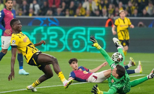 Sao Dortmund lập hat-trick, Barcelona hú vía vào bán kết Cúp C1