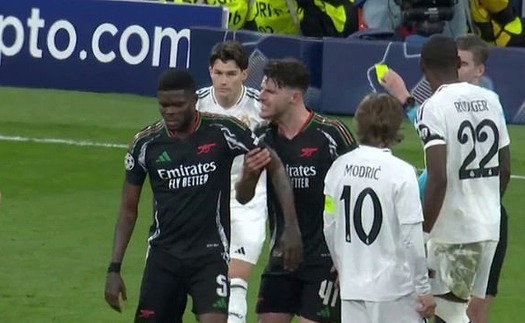 Declan Rice nổi giận với đồng đội vì hành động ngớ ngẩn, có thể khiến Arsenal gặp khó ở bán kết C1