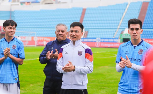 Thầy Tiến Linh 'xấu hổ' sau những trận thua tai hại 
