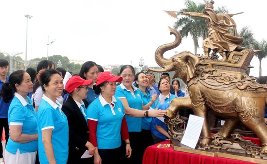 Trưng bày, xin ý kiến nhân dân về mẫu tượng đài Bà Triệu