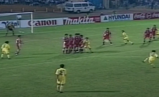 U17 Việt Nam suýt giành vé dự World Cup sau cú lội ngược dòng thắng 3-2 với siêu phẩm đá phạt của ‘cậu bé vàng’