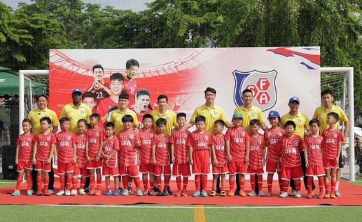 Cầu thủ Việt Nam tạo niềm cảm hứng cho trẻ em