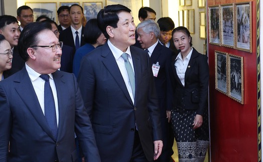 Chủ tịch nước Lương Cường thăm Nhà lưu niệm Chủ tịch Souphanouvong