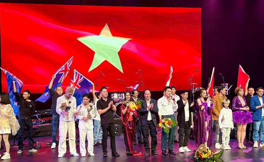Cuộc hội ngộ đầy cảm xúc của Hồng Nhung và Việt Anh tại Auckland 