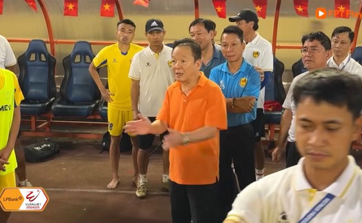 Quảng Nam được thưởng nửa tỷ sau khi thua Hà Nội FC, HLV Văn Sỹ Sơn nói gì?