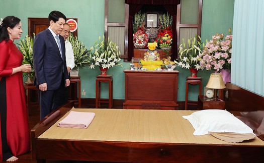 Chủ tịch nước Lương Cường thăm Khu di tích Chủ tịch Hồ Chí Minh