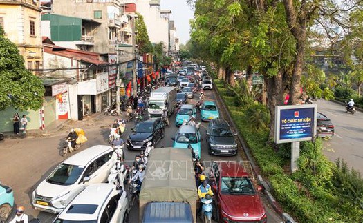 Ùn tắc kéo dài trên nhiều tuyến đường trước kỳ nghỉ lễ 30/4-1/5