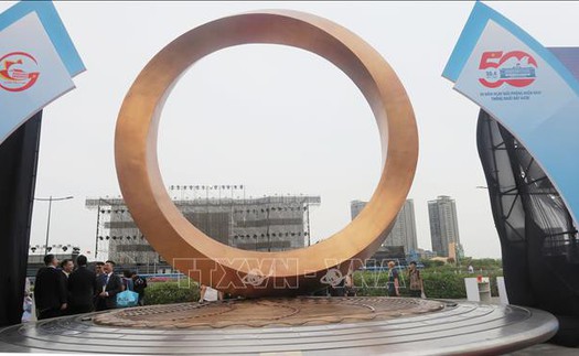 Khánh thành Biểu tượng hữu nghị quốc tế Thành phố Hồ Chí Minh