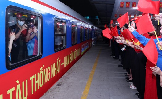 Khởi hành "Đoàn tàu Thống Nhất" nối liền non song một dải