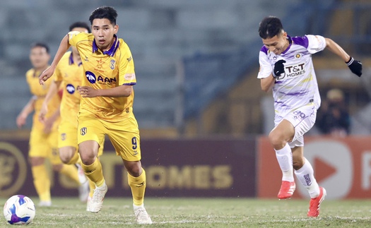 Cục diện V-League 2024/25: 'Thương về bóng đá miền Trung'