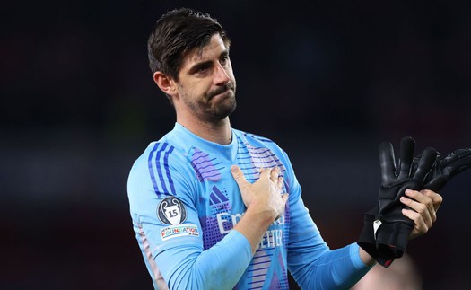 Thibaut Courtois trách đồng đội khi Declan Rice đá phạt thành bàn, thừa nhận bất ngờ trước 2 siêu phẩm