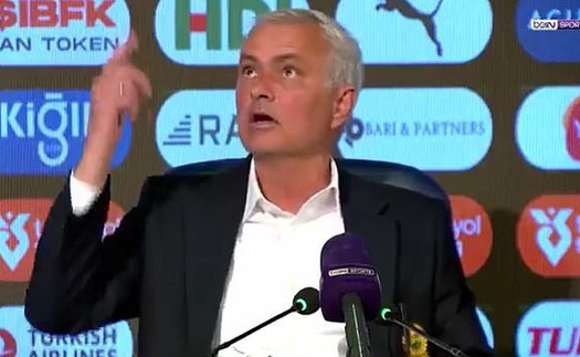 Mourinho đùa cợt nhà báo khi bị hỏi về mùa giải không danh hiệu của Fenerbahce