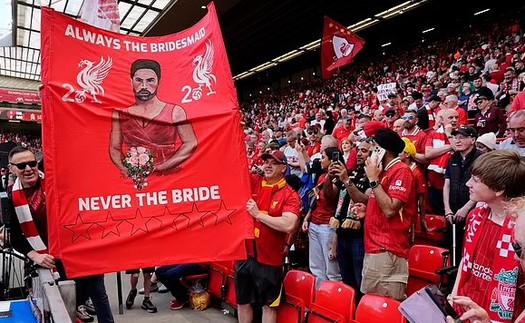CĐV Liverpool 'xát muối' vào nỗi đau kéo dài của Arsenal, Arteta và Odegaard bị chế nhạo tơi tả