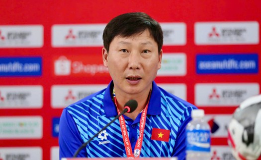 Báo Hàn lo HLV Kim Sang Sik 'lộ bài' khi gặp MU, sợ cầu thủ Việt Nam tốn thể lực trước trận gặp Malaysia 