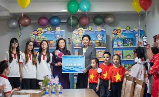 Phu nhân Ngô Phương Ly thăm lớp học tiếng Việt và Bảo tàng quốc gia Belarus