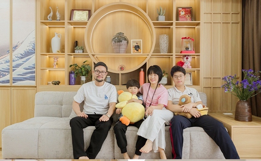 "Bố Bình" NSƯT Thái Sơn lần hiếm hoi khoe vợ con
